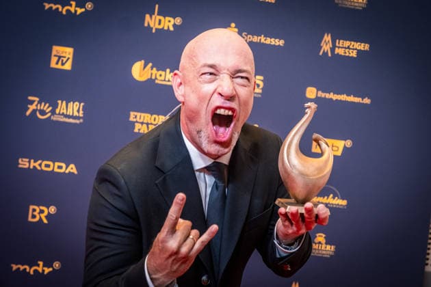 LEIPZIG, DEUTSCHLAND 4. SEPTEMBER 2026 Verleihung der Goldenen Henne 2026 in der Messehalle 1 in Leipzig. Bei der Gala werden erneut Persönlichkeiten aus Unterhaltung, Fernsehen, Musik und Sport ausgezeichnet. Hier Der Graf (Bernd Graf, Unheilig) mit seiner Goldenen Henne Goldene Henne 2026 - Roter Teppich