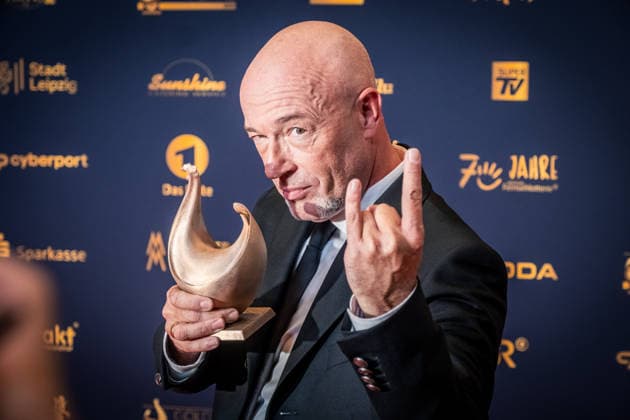 LEIPZIG, DEUTSCHLAND 4. SEPTEMBER 2026 Verleihung der Goldenen Henne 2026 in der Messehalle 1 in Leipzig. Bei der Gala werden erneut Persönlichkeiten aus Unterhaltung, Fernsehen, Musik und Sport ausgezeichnet. Hier Der Graf (Bernd Graf, Unheilig) mit seiner Goldenen Henne Goldene Henne 2026 - Roter Teppich