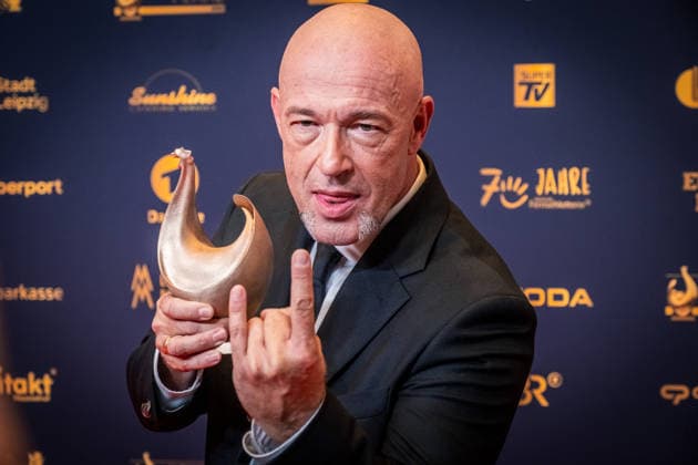 LEIPZIG, DEUTSCHLAND 4. SEPTEMBER 2026 Verleihung der Goldenen Henne 2026 in der Messehalle 1 in Leipzig. Bei der Gala werden erneut Persönlichkeiten aus Unterhaltung, Fernsehen, Musik und Sport ausgezeichnet. Hier Der Graf (Bernd Graf, Unheilig) mit seiner Goldenen Henne Goldene Henne 2026 - Roter Teppich