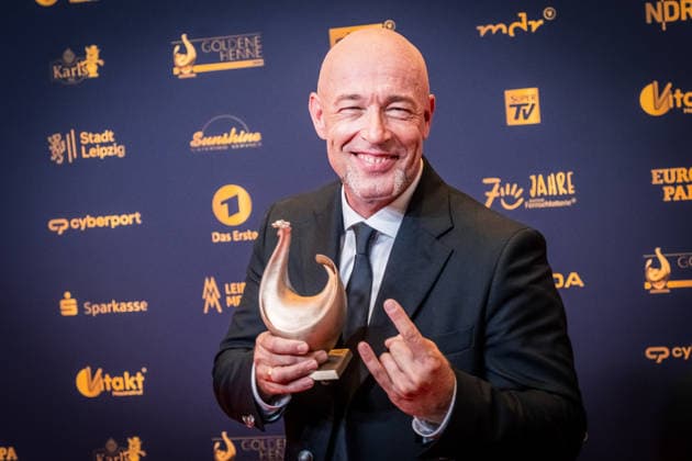 LEIPZIG, DEUTSCHLAND 4. SEPTEMBER 2026 Verleihung der Goldenen Henne 2026 in der Messehalle 1 in Leipzig. Bei der Gala werden erneut Persönlichkeiten aus Unterhaltung, Fernsehen, Musik und Sport ausgezeichnet. Hier Der Graf (Bernd Graf, Unheilig) mit seiner Goldenen Henne Goldene Henne 2026 - Roter Teppich