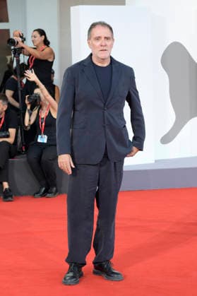 Valerio Mastandrea bei der Premiere des Kinofilms La cittÃ dei vivi auf der Biennale di Venezia 2023 83. Internationale Filmfestspiele von Venedig im Palazzo del Cinema. Venedig, 04.09.2026