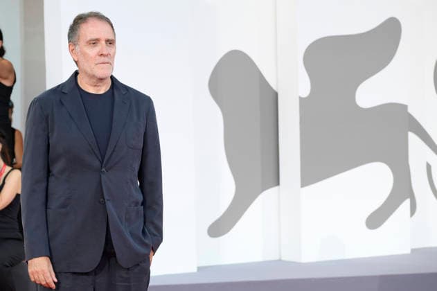 Valerio Mastandrea bei der Premiere des Kinofilms La cittÃ dei vivi auf der Biennale di Venezia 2023 83. Internationale Filmfestspiele von Venedig im Palazzo del Cinema. Venedig, 04.09.2026