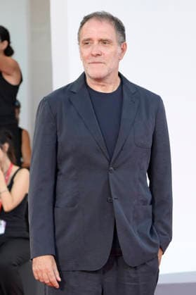 Valerio Mastandrea bei der Premiere des Kinofilms La cittÃ dei vivi auf der Biennale di Venezia 2023 83. Internationale Filmfestspiele von Venedig im Palazzo del Cinema. Venedig, 04.09.2026