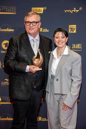 ABB GOLDHENNE- Hape Kerkeling und Tahnee Schaffarczyk Preistraeger mit Henne zu Gast auf dem roten Teppich zu der Verleihung der 32.Goldenen Henne Publikumspreis Neue Messe Leipzig am 04.09.2026 in Leipzig Sachsen Deutschland