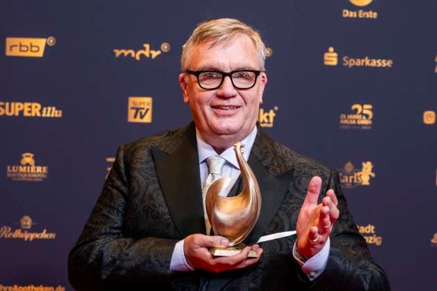 ABB GOLDHENNE- Hape Kerkeling Preistraeger mit Henne zu Gast auf dem roten Teppich zu der Verleihung der 32.Goldenen Henne Publikumspreis Neue Messe Leipzig am 04.09.2026 in Leipzig Sachsen Deutschland