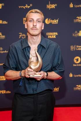 ABB GOLDHENNE- Felix Lobrecht und Filiz Tasdan Preistraeger mit Henne zu Gast auf dem roten Teppich zu der Verleihung der 32.Goldenen Henne Publikumspreis Neue Messe Leipzig am 04.09.2026 in Leipzig Sachsen Deutschland