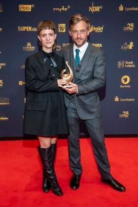 ABB GOLDHENNE- Liv Lisa Fries, Volker Bruch Babylon Berlin Preistraeger mit Henne zu Gast auf dem roten Teppich zu der Verleihung der 32.Goldenen Henne Publikumspreis Neue Messe Leipzig am 04.09.2026 in Leipzig Sachsen Deutschland