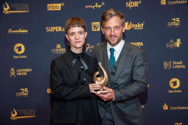 ABB GOLDHENNE- Liv Lisa Fries, Volker Bruch Babylon Berlin Preistraeger mit Henne zu Gast auf dem roten Teppich zu der Verleihung der 32.Goldenen Henne Publikumspreis Neue Messe Leipzig am 04.09.2026 in Leipzig Sachsen Deutschland