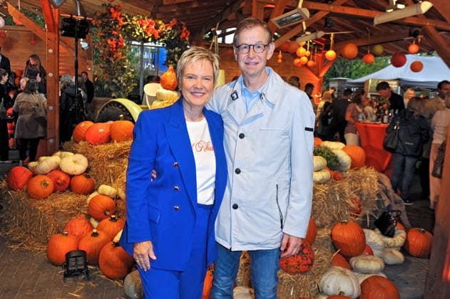 Pumpkin Night 2026 . Birgit Biggi Lechtermann mit ihrem Ehemann Ingo Kersting anläßlich der Pumpkin Night 2026 am 04.09.2026 auf dem Erlebnisbauernhof Gertrudenhof in Hürth. 20260904MWI145473