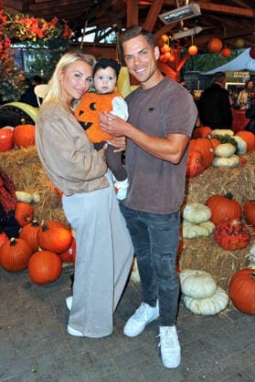 Pumpkin Night 2026 . Cedric Beidinger mit seiner Verlobten Eliza Klenner und Tochter Leni anläßlich der Pumpkin Night 2026 am 04.09.2026 auf dem Erlebnisbauernhof Gertrudenhof in Hürth. 20260904MWI145388