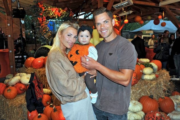 Pumpkin Night 2026 . Cedric Beidinger mit seiner Verlobten Eliza Klenner und Tochter Leni anläßlich der Pumpkin Night 2026 am 04.09.2026 auf dem Erlebnisbauernhof Gertrudenhof in Hürth. 20260904MWI145389