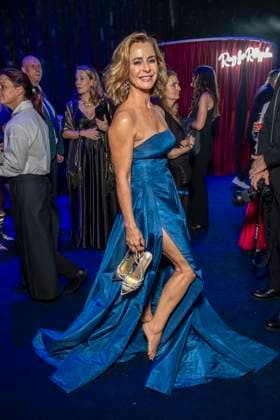 ABB GOLDHENNE- Bettina Cramer Barfuss tanzen Schuhe in der Hand blaues Kleid zu Gast auf der Aftershow Party bei der Verleihung der 32.Goldenen Henne Publikumspreis in der Neue Messe Leipzig am 04.09.2026 in Leipzig Sachsen Deutschland