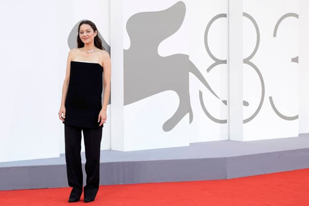 Marion Cotillard bei der Premiere des Kinofilms Mr. Nelson, Did You Kill People Nelson-san, anata wa hito o koro shimashita ka? auf der Biennale di Venezia 2023 83. Internationale Filmfestspiele von Venedig im Palazzo del Cinema. Venedig, 04.09.2026