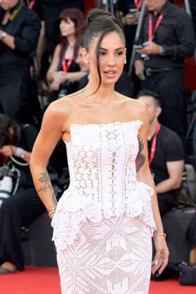 Giulia De Lellis bei der Premiere des Kinofilms Mr. Nelson, Did You Kill People Nelson-san, anata wa hito o koro shimashita ka? auf der Biennale di Venezia 2023 83. Internationale Filmfestspiele von Venedig im Palazzo del Cinema. Venedig, 04.09.2026