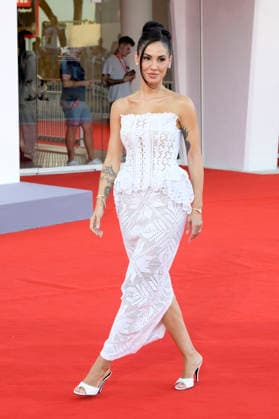 Giulia De Lellis bei der Premiere des Kinofilms Mr. Nelson, Did You Kill People Nelson-san, anata wa hito o koro shimashita ka? auf der Biennale di Venezia 2023 83. Internationale Filmfestspiele von Venedig im Palazzo del Cinema. Venedig, 04.09.2026