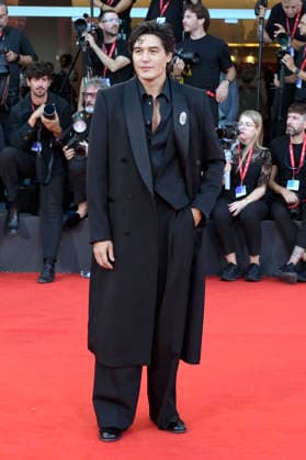 Cristiano Caccamo bei der Premiere des Kinofilms Mr. Nelson, Did You Kill People Nelson-san, anata wa hito o koro shimashita ka? auf der Biennale di Venezia 2023 83. Internationale Filmfestspiele von Venedig im Palazzo del Cinema. Venedig, 04.09.2026