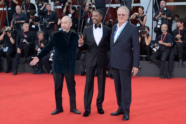Shinya Tsukamoto, Rodney Hicks und Geoffrey Rush bei der Premiere des Kinofilms Mr. Nelson, Did You Kill People Nelson-san, anata wa hito o koro shimashita ka? auf der Biennale di Venezia 2023 83. Internationale Filmfestspiele von Venedig im Palazzo del Cinema. Venedig, 04.09.2026