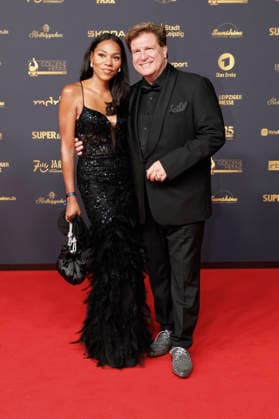 Francis Fulton-Smith mit Partnerin Salomea Noemi bei der 32. Verleihung der Goldenen Henne 2026 in der Leipziger Messe. Leipzig, 04.09.2026