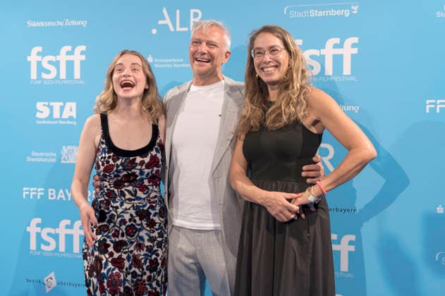 Luna Wedler, Matthias Helwig und Susanne Zehm bei der 8. Verleihung des Hannelore-Elsner-Preises auf dem 20. Fünf Seen Filmfestival 2026 in der Schlossberghalle. Starnberg, 04.09.2026