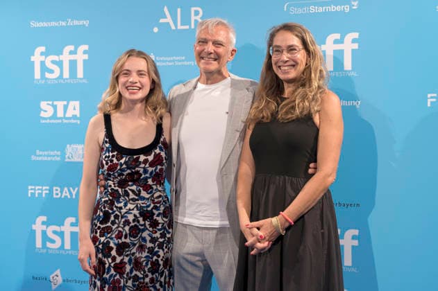 Luna Wedler, Matthias Helwig und Susanne Zehm bei der 8. Verleihung des Hannelore-Elsner-Preises auf dem 20. Fünf Seen Filmfestival 2026 in der Schlossberghalle. Starnberg, 04.09.2026