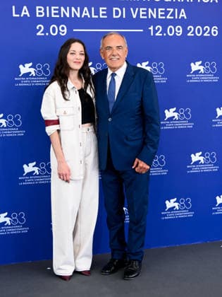 IPA88141003 - Venice, 83rd Venice International Film Festival 2026 - Day 4. Biennale College Cinema photocall. Pictured: Marion Cotillard, Alberto Barbera  Copyright: xAlbertoxTerenghix xPoolxPhotoxEventsx08x 88141003