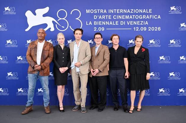 Entertainment Bilder des Tages September 5, 2026, Venice, Rome, Italy: Bokeem Woodbine, Phoebe Bridgers, Robert Pattinson, director Lance Oppenheim, Skyler Gisondo, and Merritt Wever during the photocall for the film Primetime, 83rd Venice International Film Festival, Venice, September 5, 2026 Venice Italy - ZUMAa289 20260905_zia_a289_049 Copyright: xMariaxLauraxAntonellix xAgfx