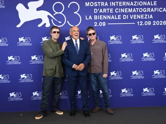 IPA88144579 - Venice, 83rd Venice International Film Festival 2026 - Day 4 - Photocall for Oasis: Don t Look Back in Anger - Pictured: Liam Gallagher, ALBERTO BARBERA, Noel Gallagher  Copyright: xAlbertoxTerenghix xPoolxPhotoxEventsx08x 88144579