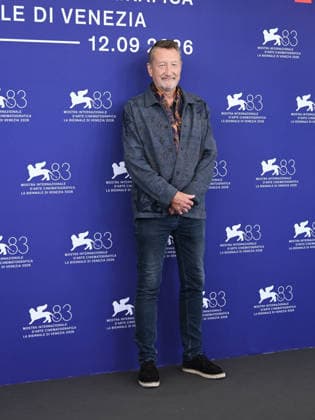 IPA88145047 - Venice, 83rd Venice International Film Festival 2026 - Day 4 - Photocall for Oasis: Don t Look Back in Anger - Pictured: Steven Knight  Copyright: xAlbertoxTerenghix xPoolxPhotoxEventsx08x 88145047