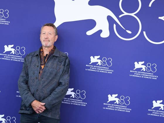 IPA88145066 - Venice, 83rd Venice International Film Festival 2026 - Day 4 - Photocall for Oasis: Don t Look Back in Anger - Pictured: Steven Knight  Copyright: xAlbertoxTerenghix xPoolxPhotoxEventsx08x 88145066