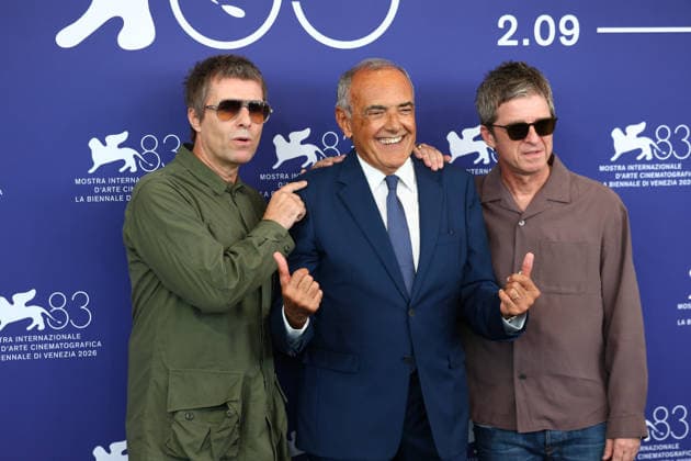 September 5, 2026, Venice Lido, Veneto, Italy: ALBERTO BARBERA poses with the brothers LIAM GALLAGHER and NOEL GALLAGHER during the Oasis Don t Look Back in Anger photocall at the 83rd Venice Film Festival at Sala Grande in Venice Lido, Italy Venice Lido Italy  - ZUMAc179 20260905_zep_c179_074 Copyright: xMickaelxChavetx