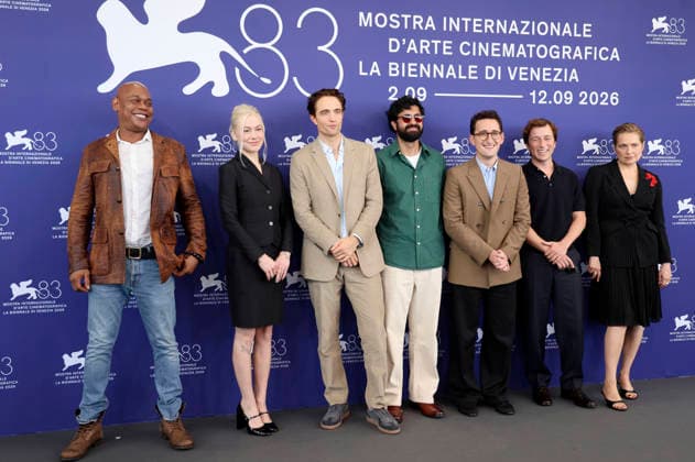 Bokeem Woodbine, Phoebe Bridgers, Robert Pattinson, Ajon Singh, Lance Oppenheim, Skyler Gisondo und Merritt Wever beim Photocall zum Kinofilm Primetime auf der Biennale di Venezia 2026 83. Internationale Filmfestspiele von Venedig im Palazzo del Casino. Venedig, 05.09.2026