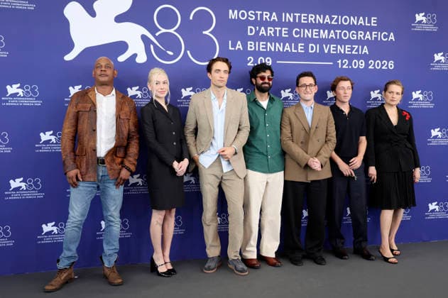 Bokeem Woodbine, Phoebe Bridgers, Robert Pattinson, Ajon Singh, Lance Oppenheim, Skyler Gisondo und Merritt Wever beim Photocall zum Kinofilm Primetime auf der Biennale di Venezia 2026 83. Internationale Filmfestspiele von Venedig im Palazzo del Casino. Venedig, 05.09.2026