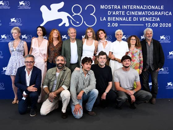 Entertainment Bilder des Tages IPA88146501 - Venice, 83rd Venice International Film Festival 2026 - Day 4. Photocall for the film It Will Happen Tonight. Pictured: Louis Garrel, Jasmine Trinca, Nanni Moretti, and the cast  Copyright: xAlbertoxTerenghix xPoolxPhotoxEventsx08x 88146501