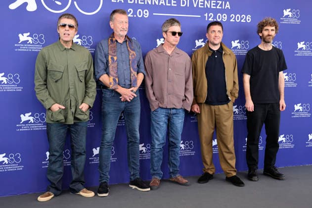 Liam Gallagher, Steven Knight, Noel Gallagher, Dylan Southern und Will Lovelace beim Photocall zum Dokumentarfilm Oasis: Don t Look Back in Anger auf der Biennale di Venezia 2026 83. Internationale Filmfestspiele von Venedig im Palazzo del Casino. Venedig, 05.09.2026
