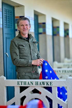 Deauville Ethan Hawke Photocall FC Ethan Hawke poses for the photographers after he unveiled his cabin sign as a tribute for her career along the Promenade des Planches at the 52nd Deauville American Film Festival on September 05, 2026 in Deauville, France. Photo by Franck Castel ABACAPRESS.COM Deauville  Copyright: xCastelxFranck ABACAx