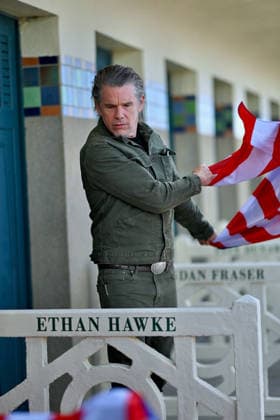 Deauville Ethan Hawke Photocall FC Ethan Hawke poses for the photographers after he unveiled his cabin sign as a tribute for her career along the Promenade des Planches at the 52nd Deauville American Film Festival on September 05, 2026 in Deauville, France. Photo by Franck Castel ABACAPRESS.COM Deauville  Copyright: xCastelxFranck ABACAx