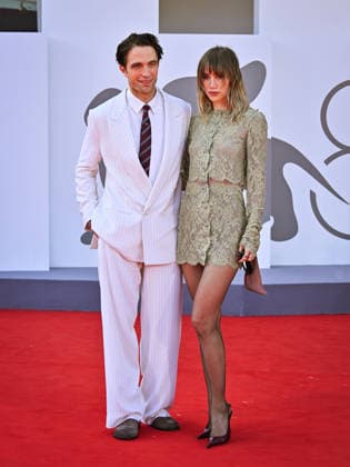 IPA88150190 - Venice, 83rd Venice International Film Festival 2026 - Night 4 - Primetime Red Carpet - Pictured: Suki Waterhouse, Robert Pattinson  Copyright: xManuelexMangiarottix xPoolxPhotoxEventsx08x 88150190