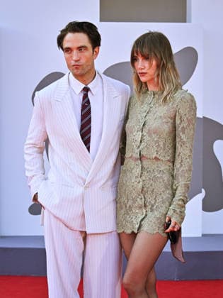 IPA88150194 - Venice, 83rd Venice International Film Festival 2026 - Night 4 - Primetime red carpet - Pictured: Suki Waterhouse, Robert Pattinson  Copyright: xManuelexMangiarottix xPoolxPhotoxEventsx08x 88150194