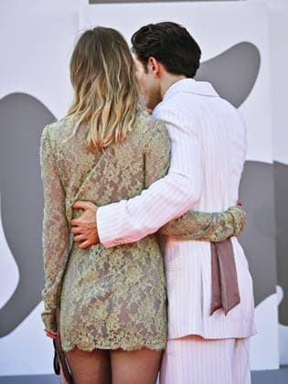 IPA88150202 - Venice, 83rd Venice International Film Festival 2026 - Night 4 - Primetime Red Carpet - Pictured: Suki Waterhouse, Robert Pattinson  Copyright: xManuelexMangiarottix xPoolxPhotoxEventsx08x 88150202