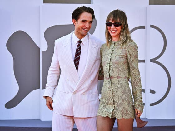 Entertainment Bilder des Tages IPA88150268 - Venice, 83rd Venice International Film Festival 2026 - Night 4 - Primetime Red Carpet - Pictured: Suki Waterhouse, Robert Pattinson  Copyright: xManuelexMangiarottix xPoolxPhotoxEventsx08x 88150268