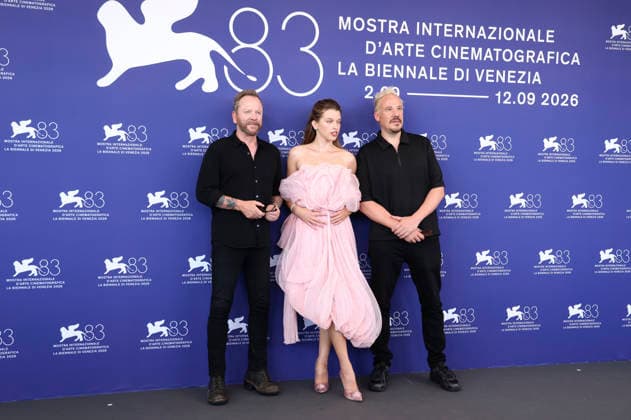 Kiefer Sutherland, Ever Anderson und Barthelemy Grossmann beim Photocall zum Kinofilm Father Joe auf der Biennale di Venezia 2026 83. Internationale Filmfestspiele von Venedig im Palazzo del Casino. Venedig, 05.09.2026