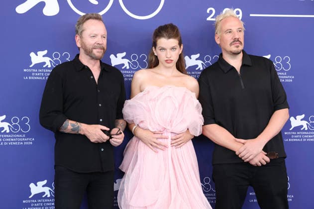 Kiefer Sutherland, Ever Anderson und Barthelemy Grossmann beim Photocall zum Kinofilm Father Joe auf der Biennale di Venezia 2026 83. Internationale Filmfestspiele von Venedig im Palazzo del Casino. Venedig, 05.09.2026