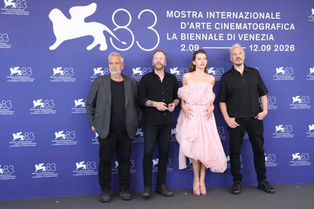 Luc Besson, Kiefer Sutherland, Ever Anderson und Barthelemy Grossmann beim Photocall zum Kinofilm Father Joe auf der Biennale di Venezia 2026 83. Internationale Filmfestspiele von Venedig im Palazzo del Casino. Venedig, 05.09.2026