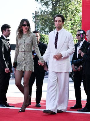 IPA88152260 - Venice, 83rd Venice International Film Festival 2026 - Night 4. Red carpet for the film Primetime. Pictured: Robert Pattinson, Suki Waterhouse  Copyright: xSimonexComix xPoolxPhotoxEventsx08x 88152260