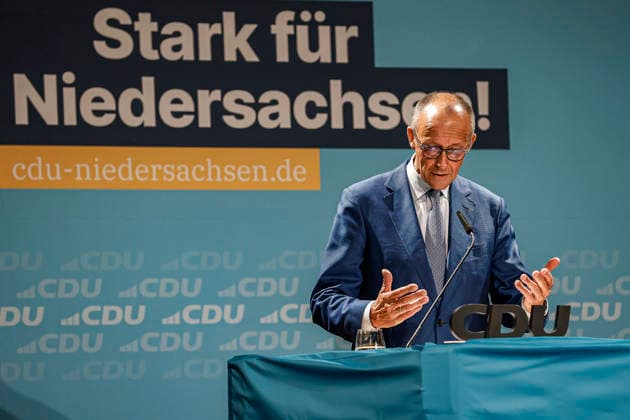 News Bilder des Tages Bundeskanzler Friedrich Merz zu Gast in Niedersachsen Rede Friedrich Merz, CDU-Bundesvorsitzenden und Bundeskanzlers Langenhagen Maritim Airport Hotel Hannover Niedersachsen, Region Hannover Germany