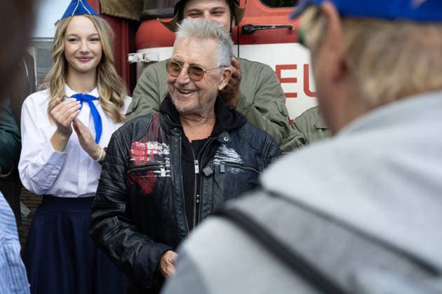 05.09.2026, Filmpremiere, Maske auf Genossen Martin Semmelrogge (Darsteller, Apotheker Herr Glück) Markneukirchen Harmonie-Lichtspiele Sachsen Deutschland