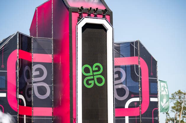 Das Logo des Glücksgefühle Festivals ist während des Festivals auf einer Bühne auf dem Hockenheimring zu sehen. Hockenheim Baden-Württemberg Deutschland