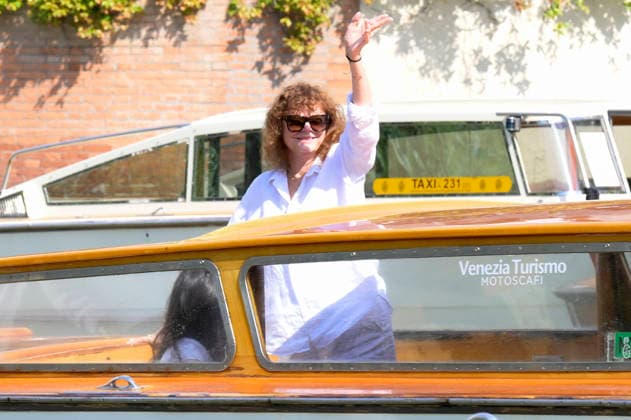 Susan Sarandon bei der Abfahrt vom Pier des Hotels Excelsior auf der Biennale di Venezia 2026 83. Internationale Filmfestspiele von Venedig. Venedig, 05.09.2026
