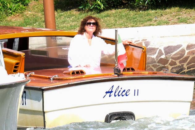 Susan Sarandon bei der Abfahrt vom Pier des Hotels Excelsior auf der Biennale di Venezia 2026 83. Internationale Filmfestspiele von Venedig. Venedig, 05.09.2026