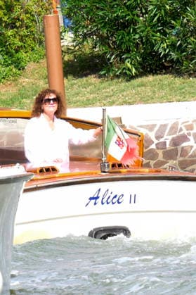 Susan Sarandon bei der Abfahrt vom Pier des Hotels Excelsior auf der Biennale di Venezia 2026 83. Internationale Filmfestspiele von Venedig. Venedig, 05.09.2026
